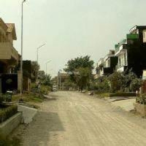 BEAUTIFUL BANGLA (35*70) FOR SALE IN G13/1 ISLAMABAD.