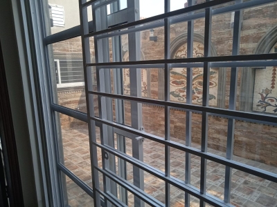 10 Marla Classy Upper Portion For Rent in DHA phase 5 Lahore.