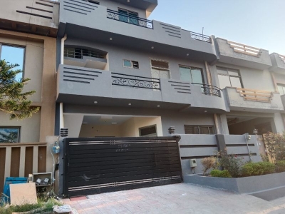 10 Marla Ground Portion Available For Rent In Gulberg Residencia Islamabad