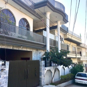 10 Marla Beautiful House Available For Sale in I-9/1 Islamabad